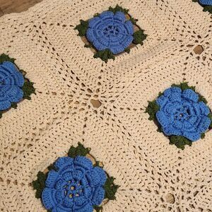 Vintage Crocheted Granny Square Blanket Cream Afghan Blue Roses 86x58" *Read
